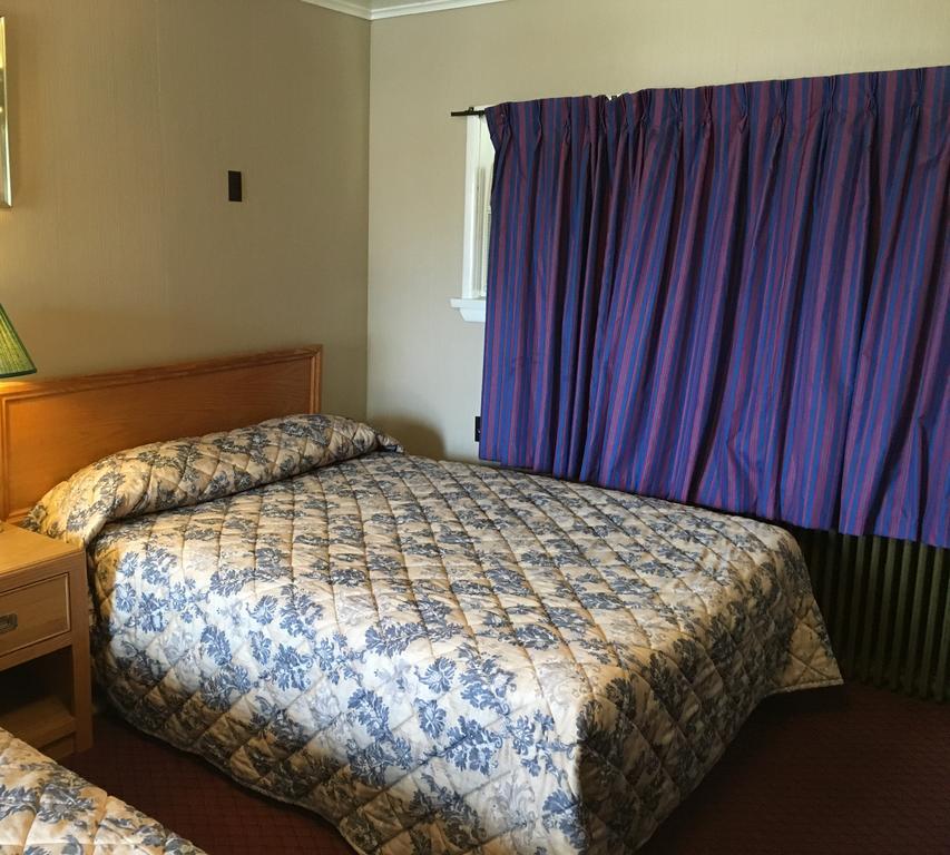 מידלאנד Shamrock Motel מראה חיצוני תמונה