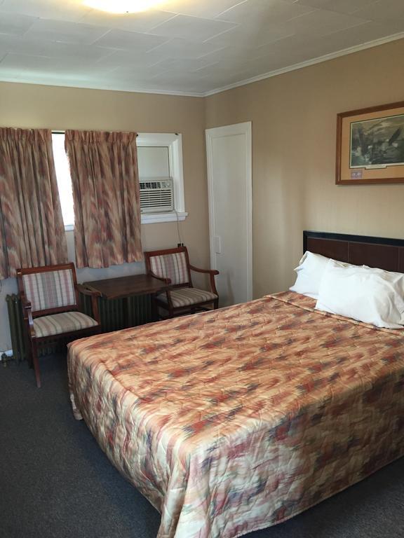 מידלאנד Shamrock Motel מראה חיצוני תמונה