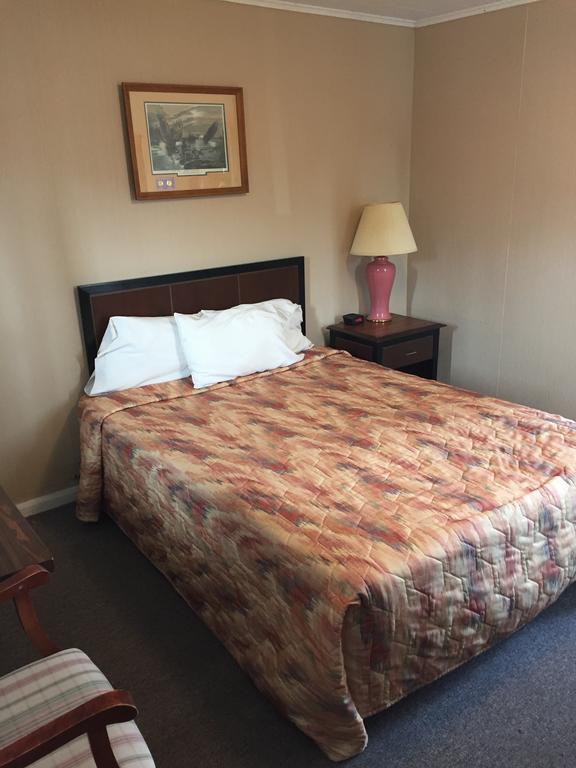 מידלאנד Shamrock Motel מראה חיצוני תמונה