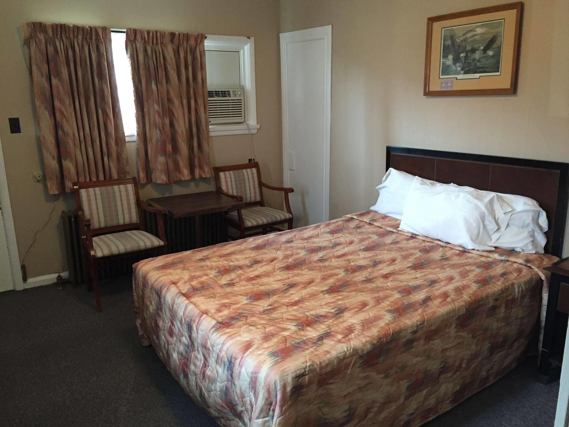 מידלאנד Shamrock Motel מראה חיצוני תמונה