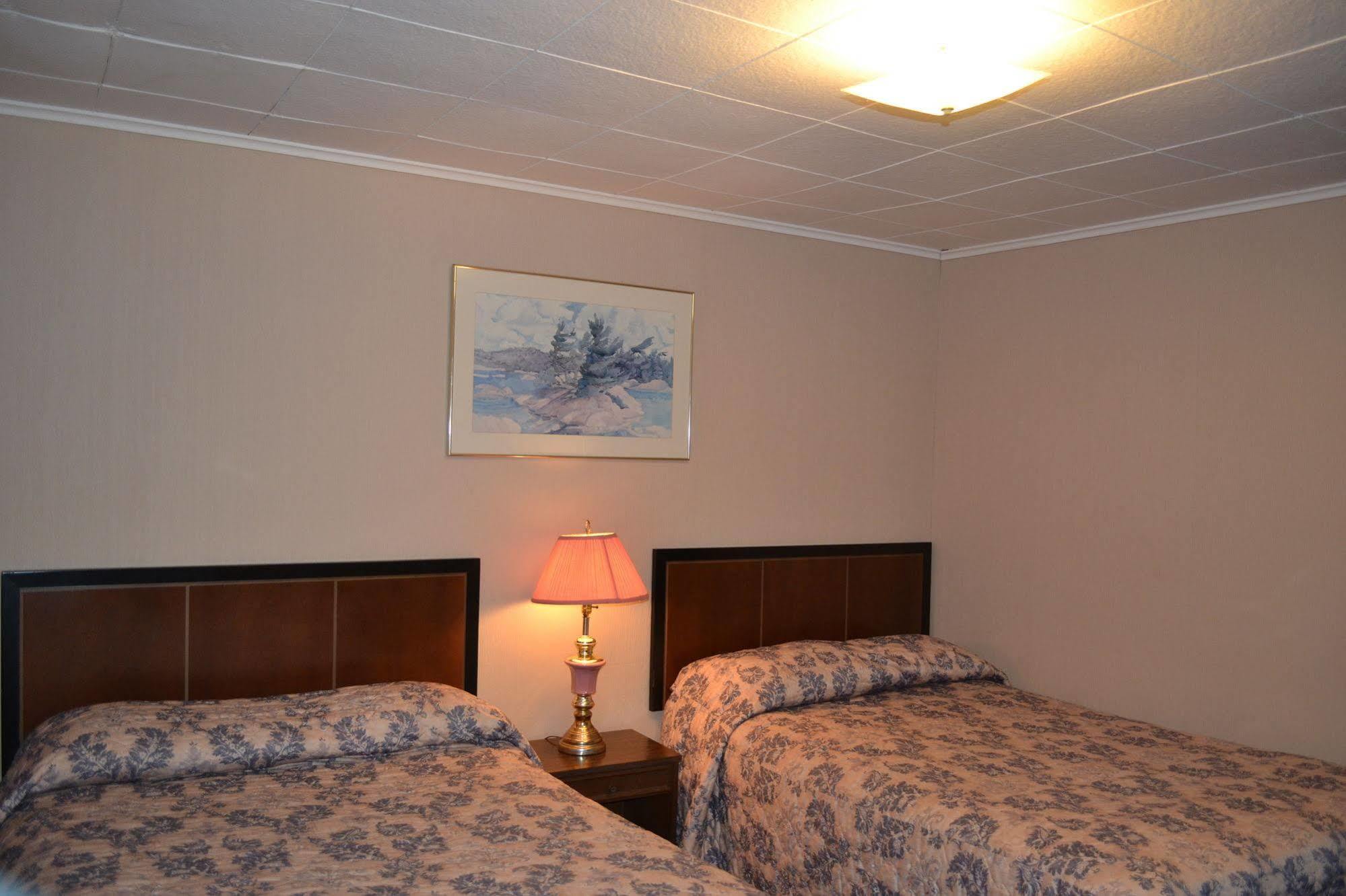 מידלאנד Shamrock Motel מראה חיצוני תמונה