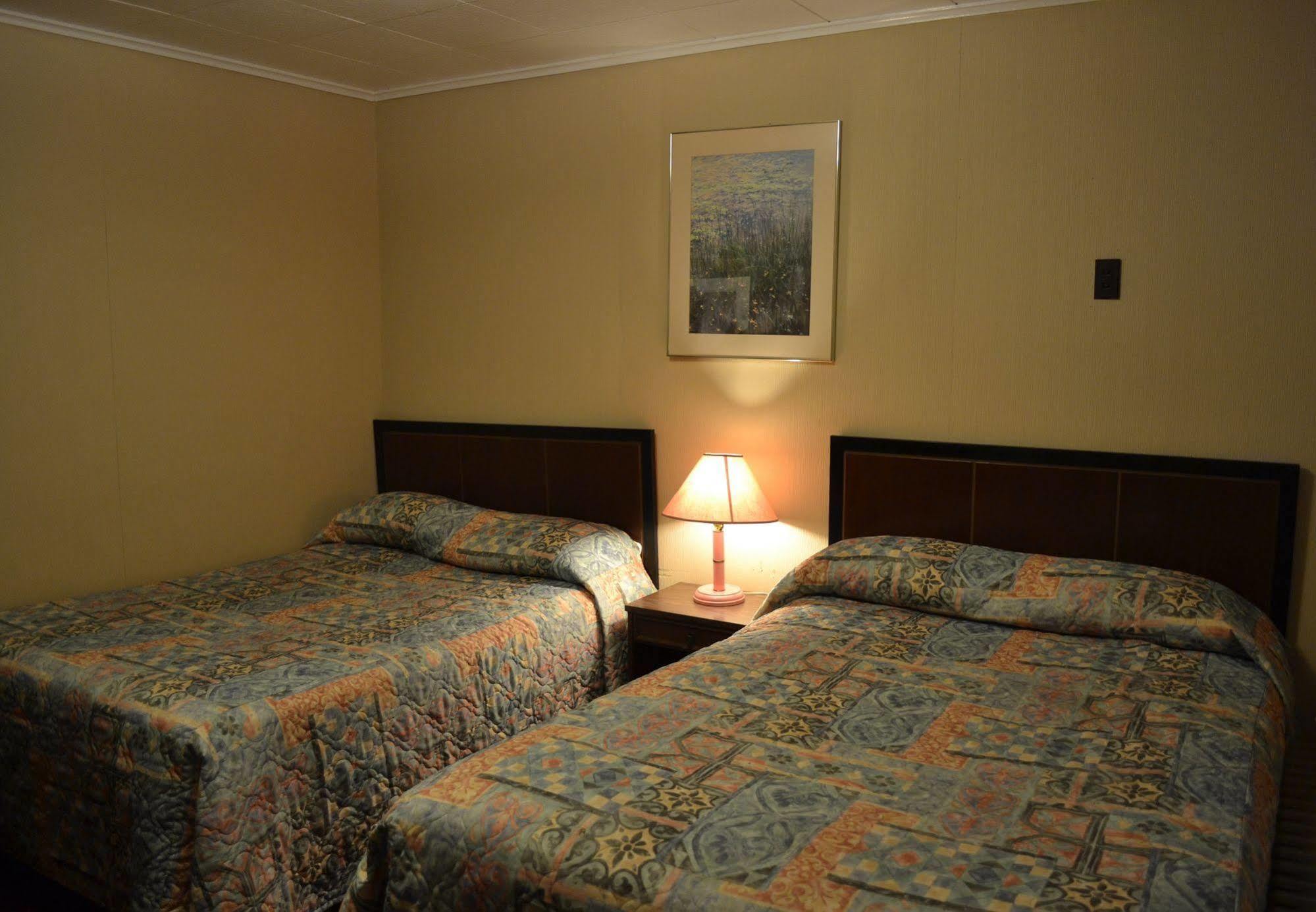 מידלאנד Shamrock Motel מראה חיצוני תמונה